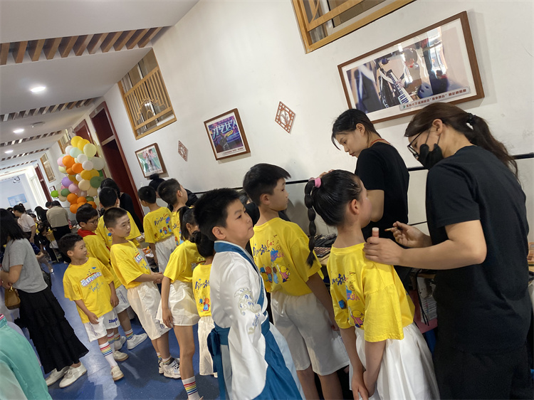 花泽美学柯桥校区助力柯桥实验小学板湖小学汇演化妆 - 图片3