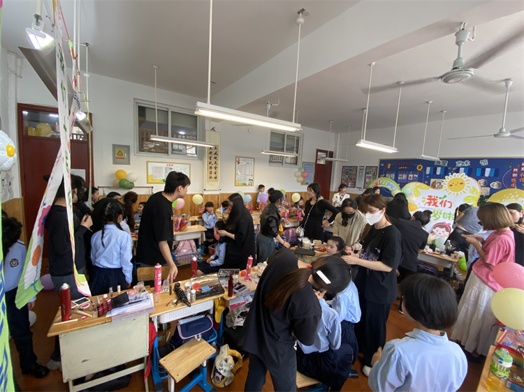 花泽美学柯桥校区助力柯桥实验小学板湖小学汇演化妆 - 图片4