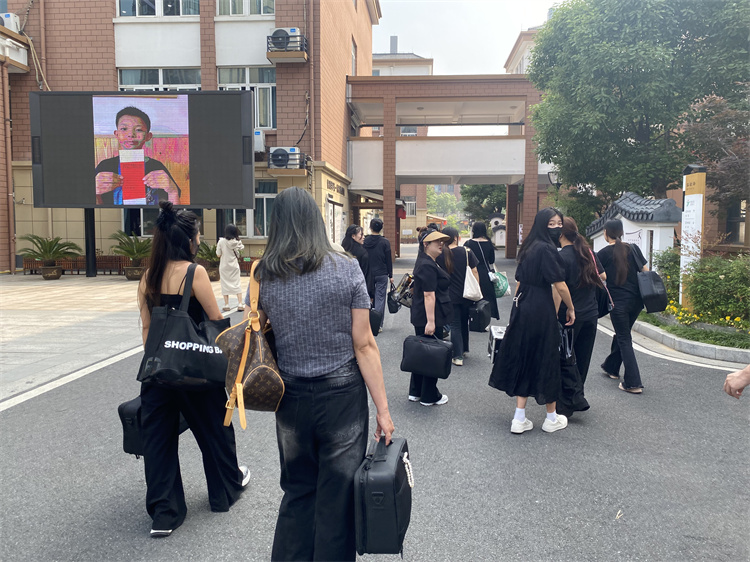 花泽美学柯桥校区助力柯桥实验小学板湖小学汇演化妆 - 图片7
