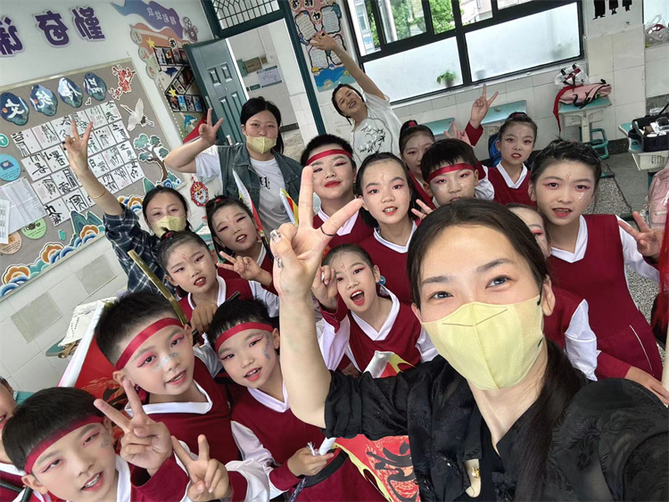 花泽美学上虞校区小学生化妆实践活动 - 图片1