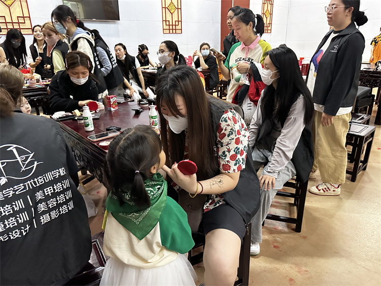 越城校区六一儿童小学化妆实践活动 - 图片3