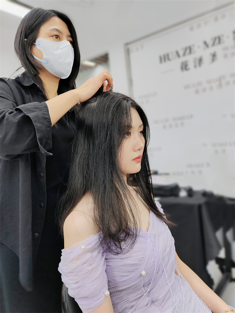 看看花泽美学的学员，化妆课自由练习的时候在干些啥 - 图片1