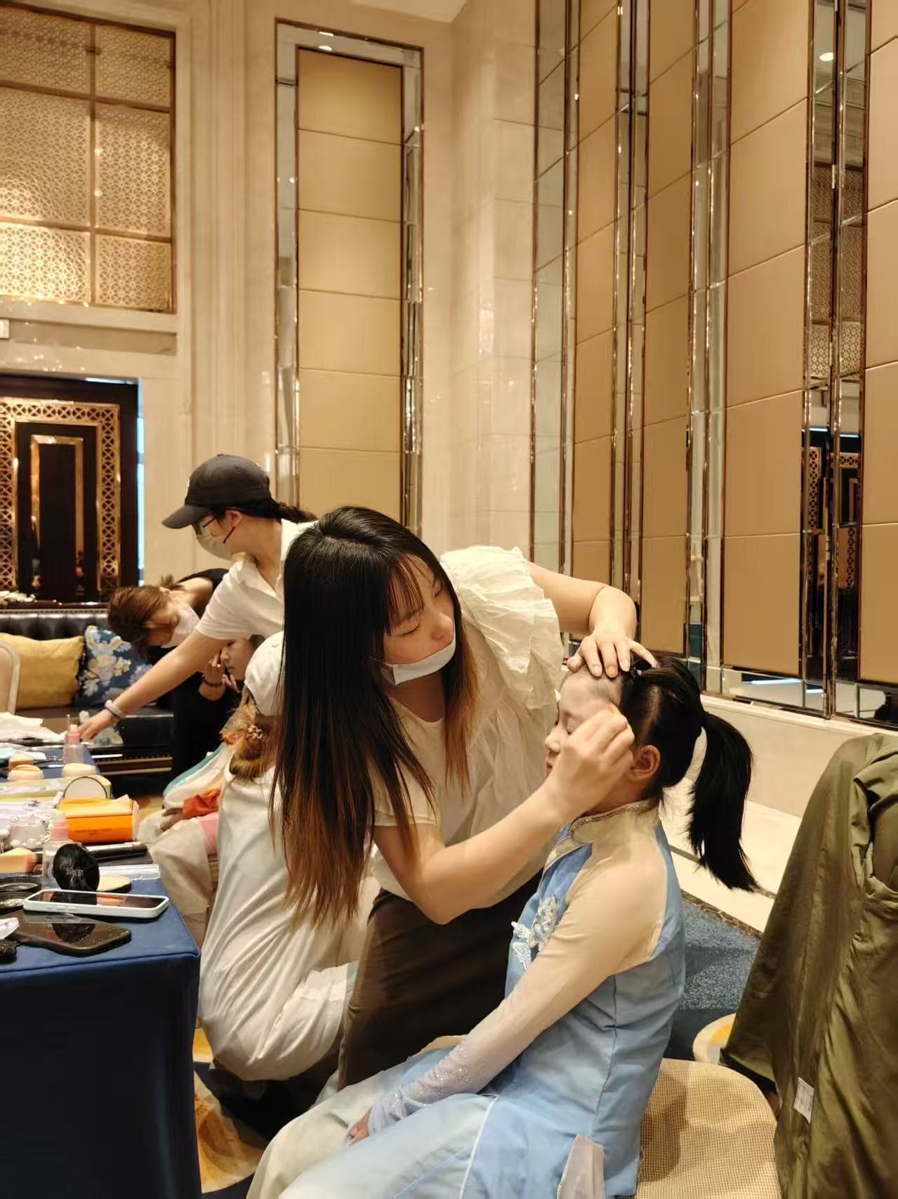 一场孩子王的活动，花泽美学化妆班学员轻松拿捏！ - 图片1