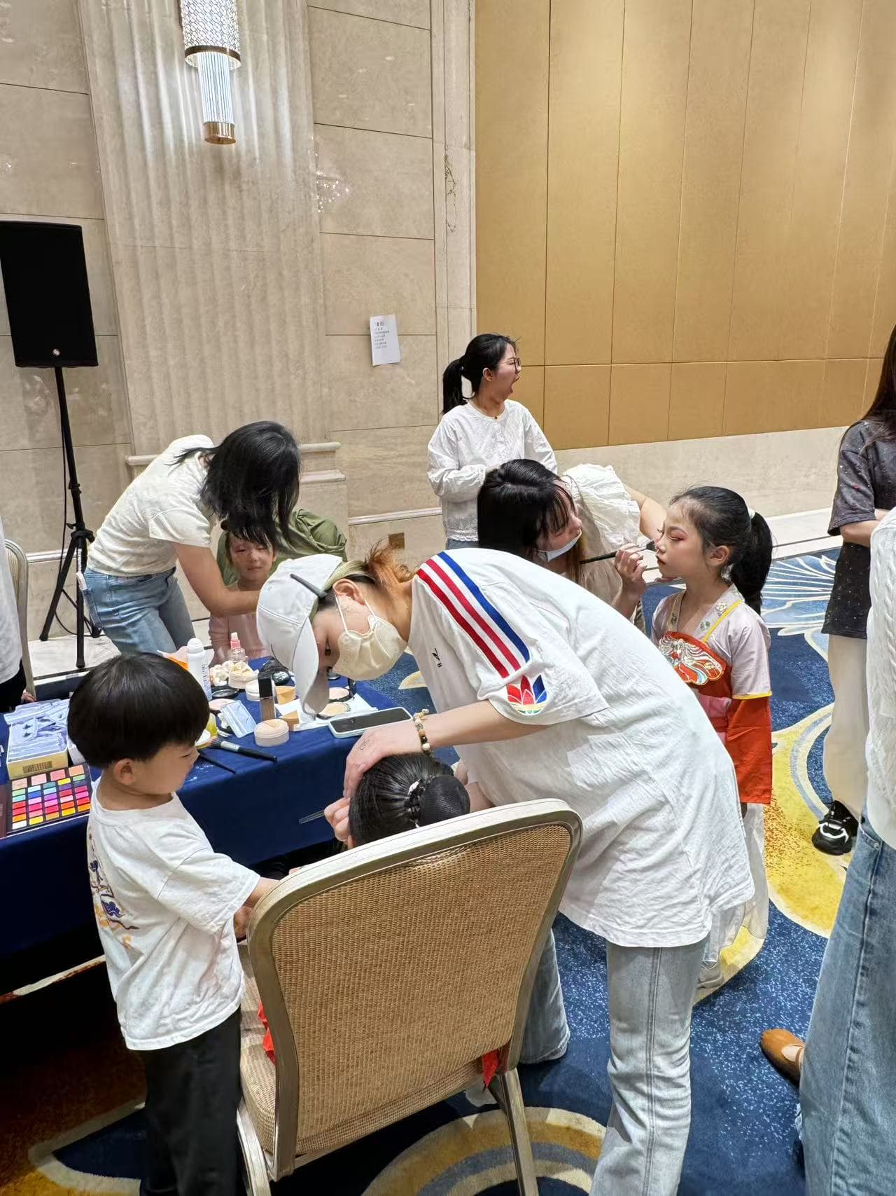 一场孩子王的活动，花泽美学化妆班学员轻松拿捏！ - 图片3